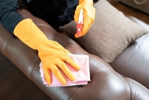 Hướng dẫn cách làm sạch sofa bằng da chỉ với 10 bước đơn giản
