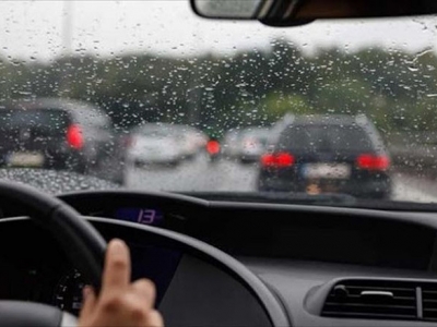 Cách lái xe ô tô an toàn khi trời mưa & những điều cần lưu ý