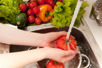 5 cách rửa rau củ sạch sẽ & an toàn toàn cho sức khỏe