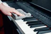 Cách vệ sinh đàn piano đơn giản tại nhà ai cũng làm được
